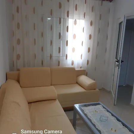Cozy In Apartment Delvine